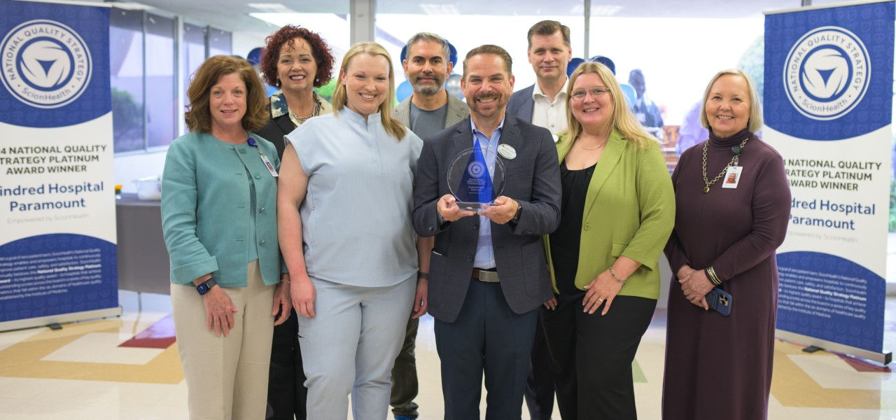 Kindred Hospitals Paramount leaders receive award