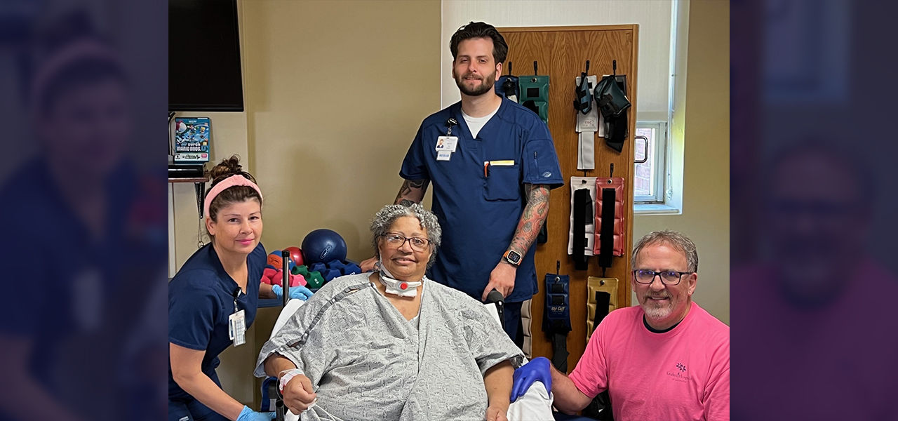 Kindred Hospital Louisville patient Delores poses with her care team