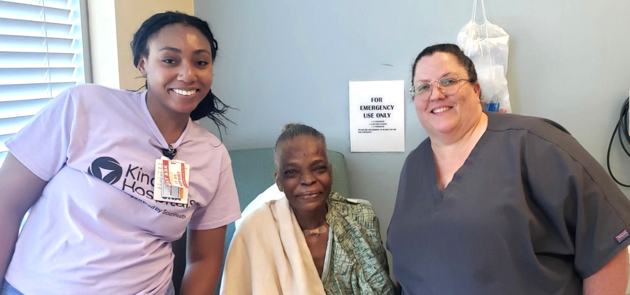 Kindred Hospital Northland patient Renee poses with her care team