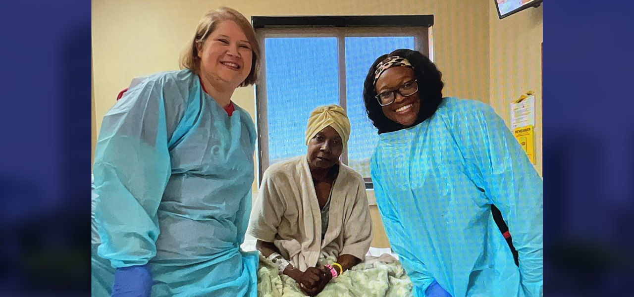 Kindred Hospital St Louis South patient Rosalind poses with her care team