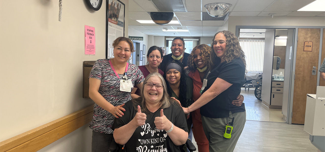Kindred Hospital Aurora patient Tamara poses with her care team