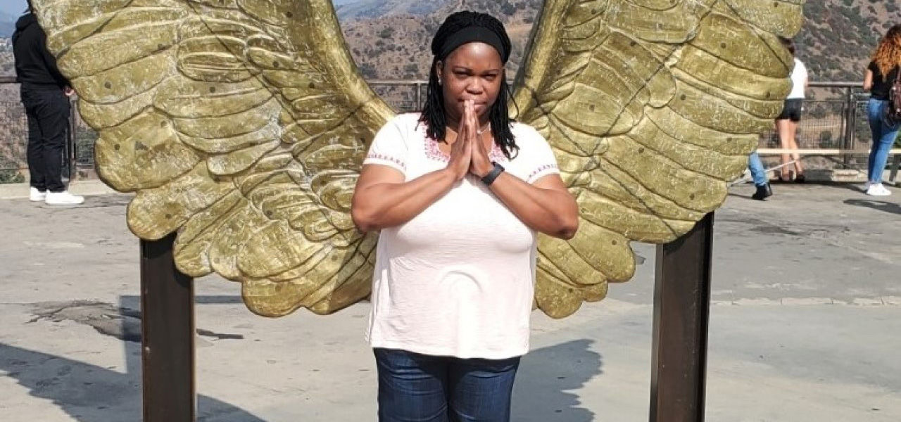 Kindred Hospital Seattle patient Toya takes photo with Wings of Mexico after recovery